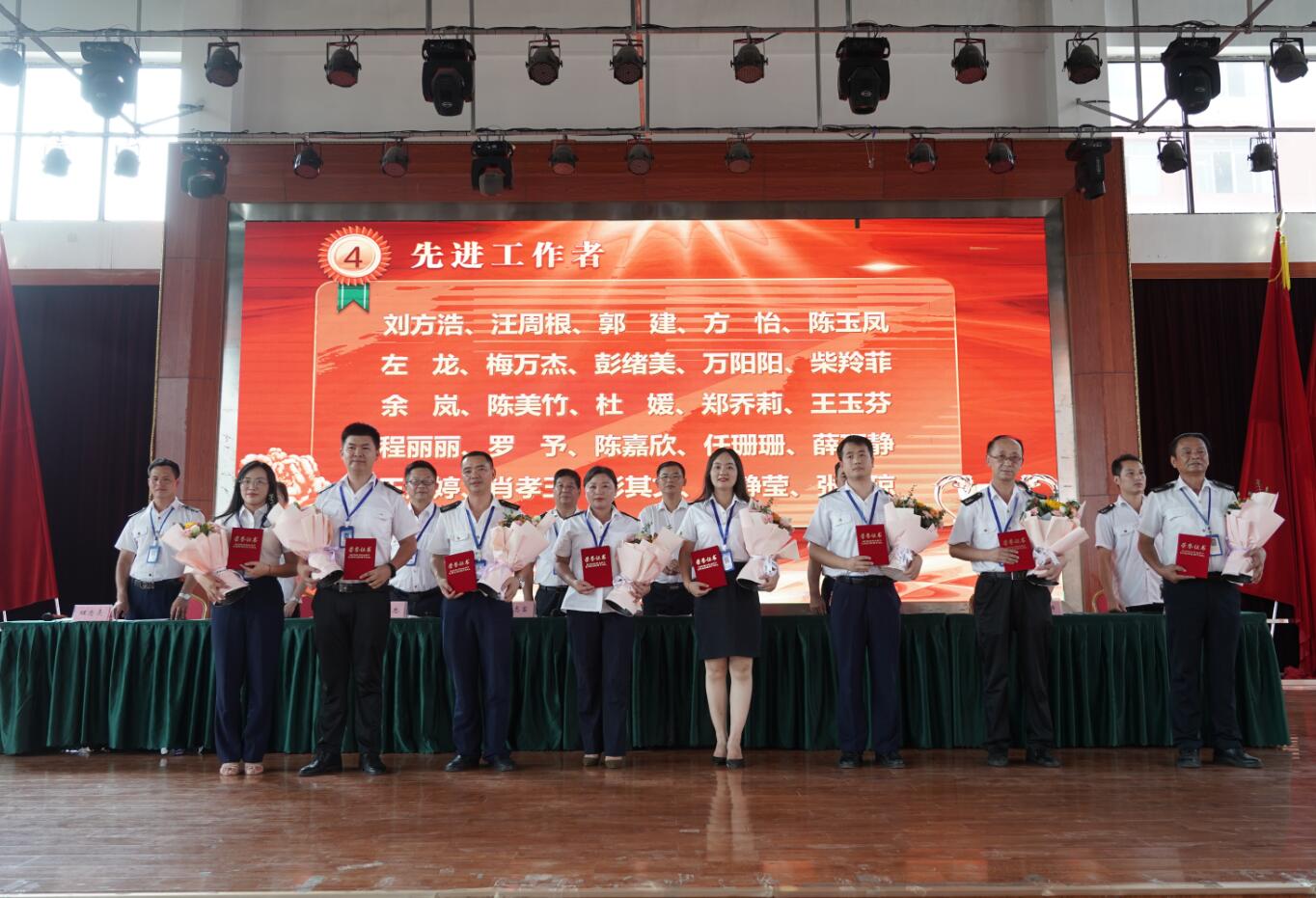 赓续百年初心，担当育人使命—南昌向远轨道技术学校隆重召开2021年教师节表彰大会