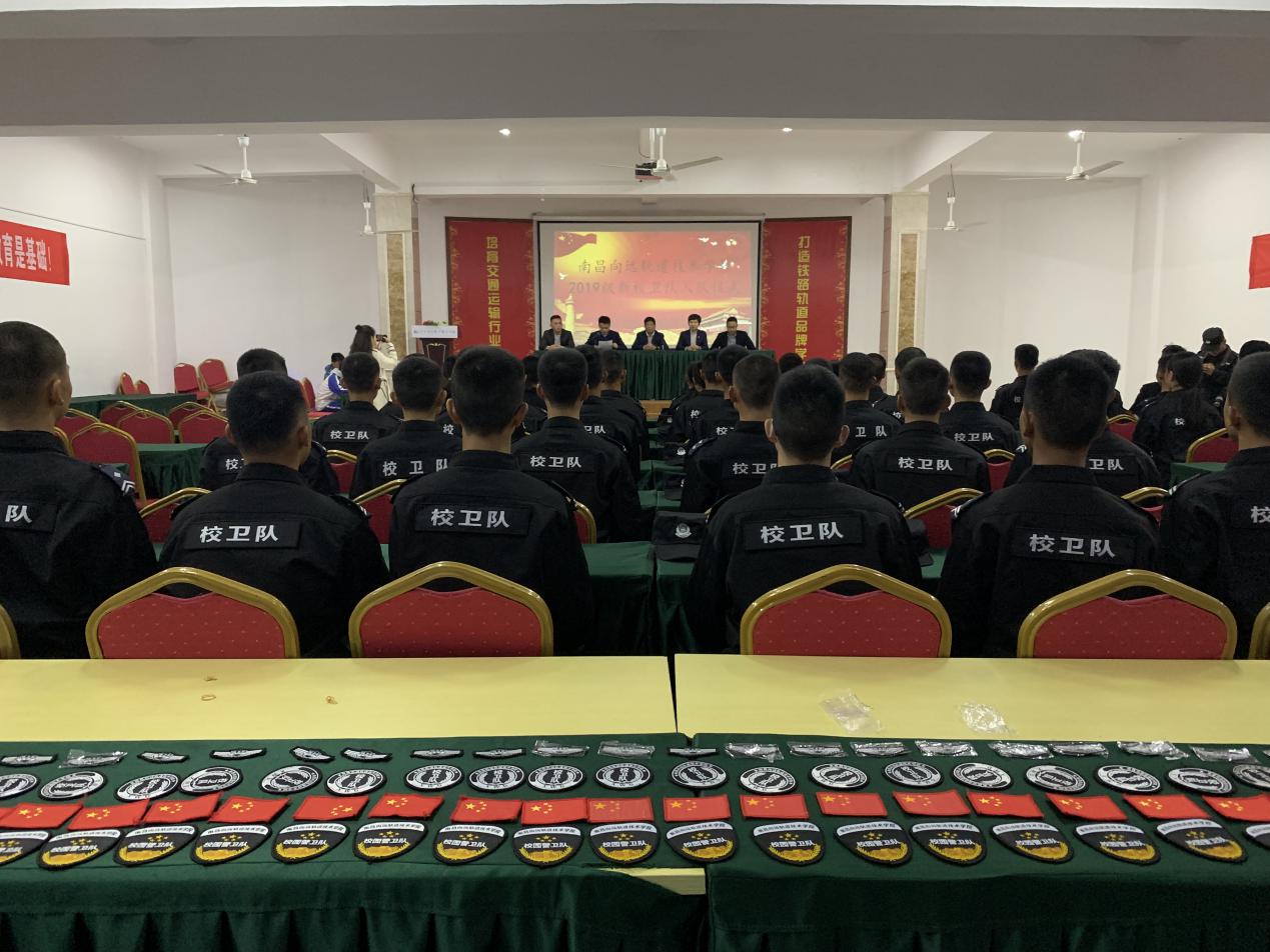 南昌向远轨道技术学校乐化校区校卫队隆重举行2019级新队员入队仪式