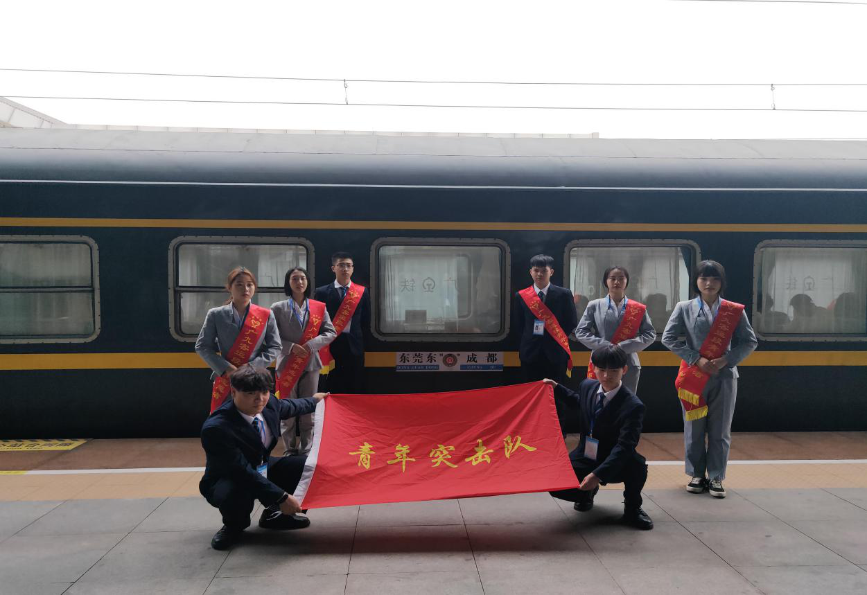 南昌向远轨道技术学校组织学生参与2020年春运志愿者行动