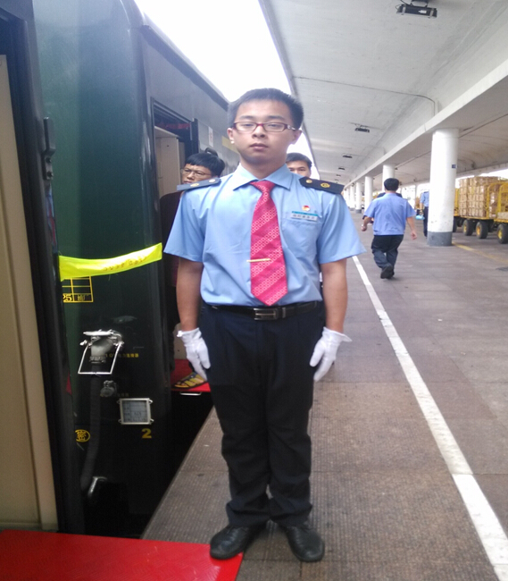 南昌向远轨道技术学校学生参与深圳至乌鲁木齐Z230旅客特快列车乘务工作