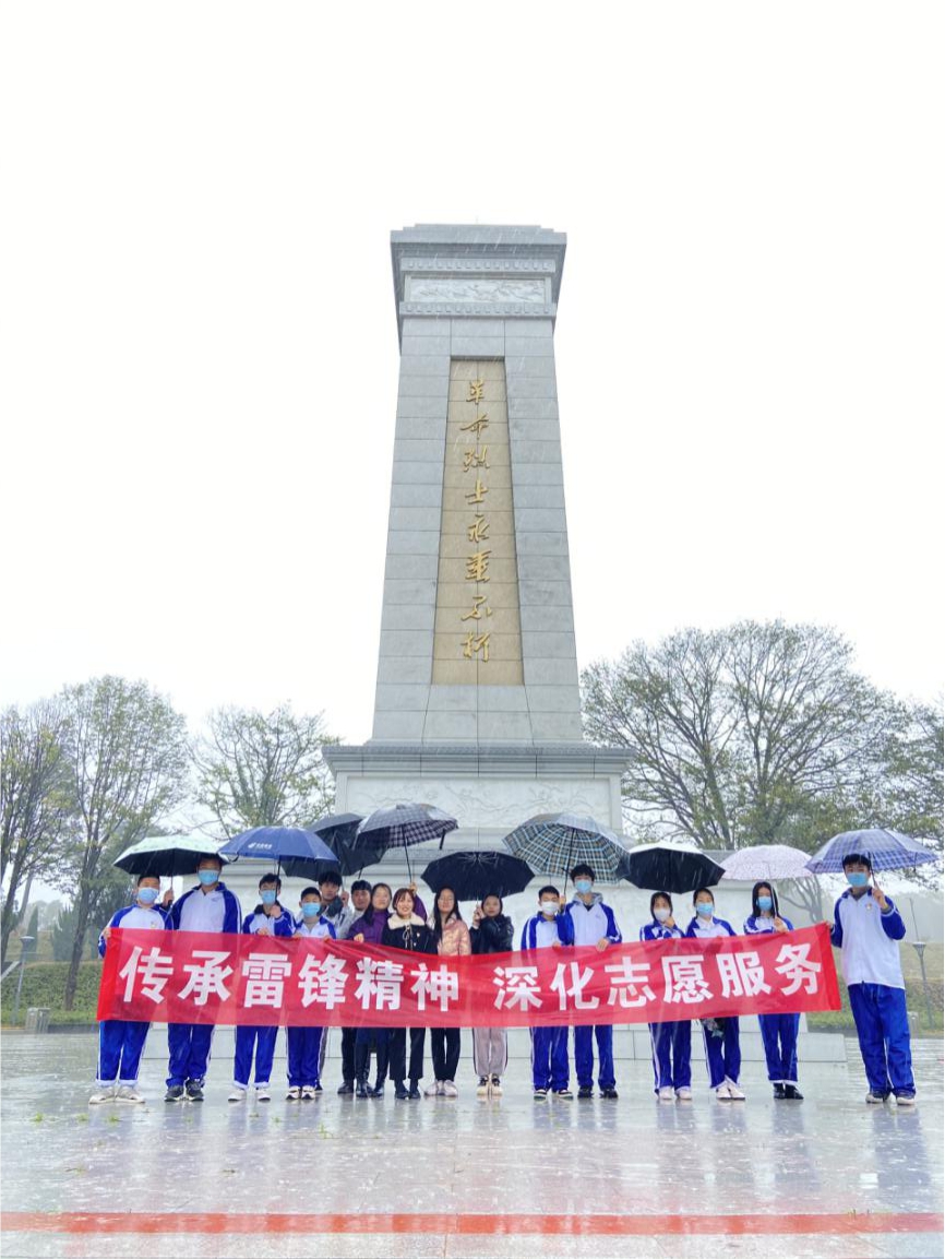 南昌向远轨道技术学校开展学雷锋志愿服务活动