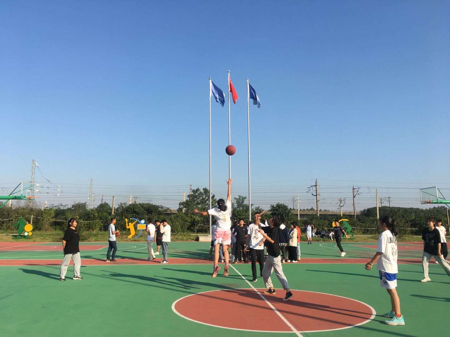 南昌向远轨道技术学校举办第十届“新生杯”篮球赛