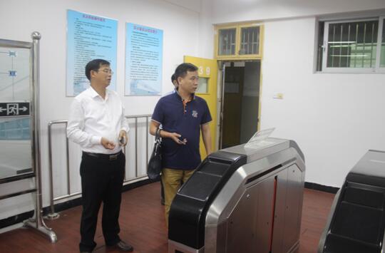 南昌市教育局专家组来南昌向远铁路技术学校视察指导工作