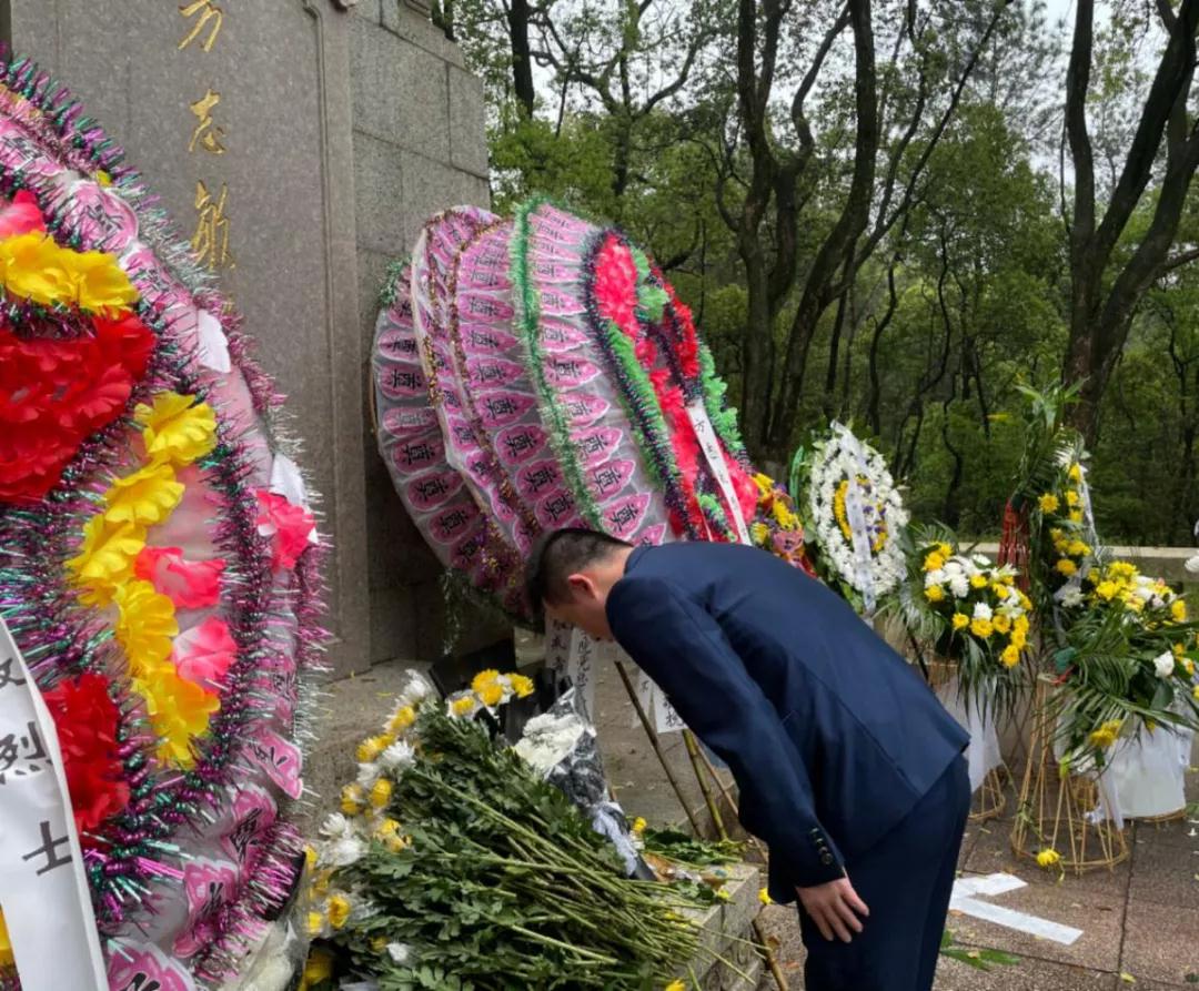 学习党史，致敬英雄---南昌向远轨道技术学校开展清明节祭扫主题团日活动