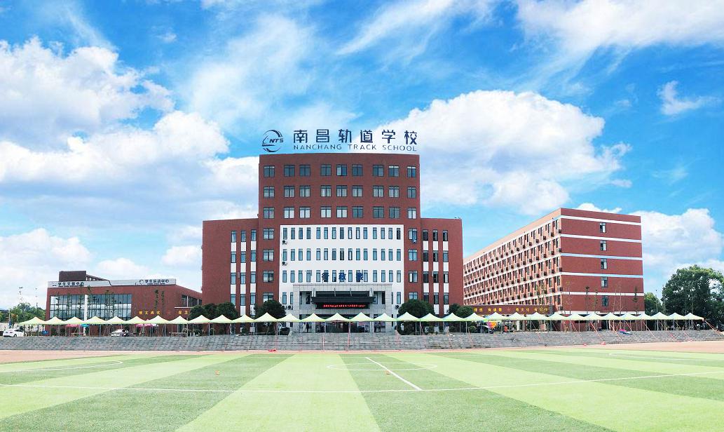 南昌向远轨道技术学校2020秋季开学迎新现场火热 