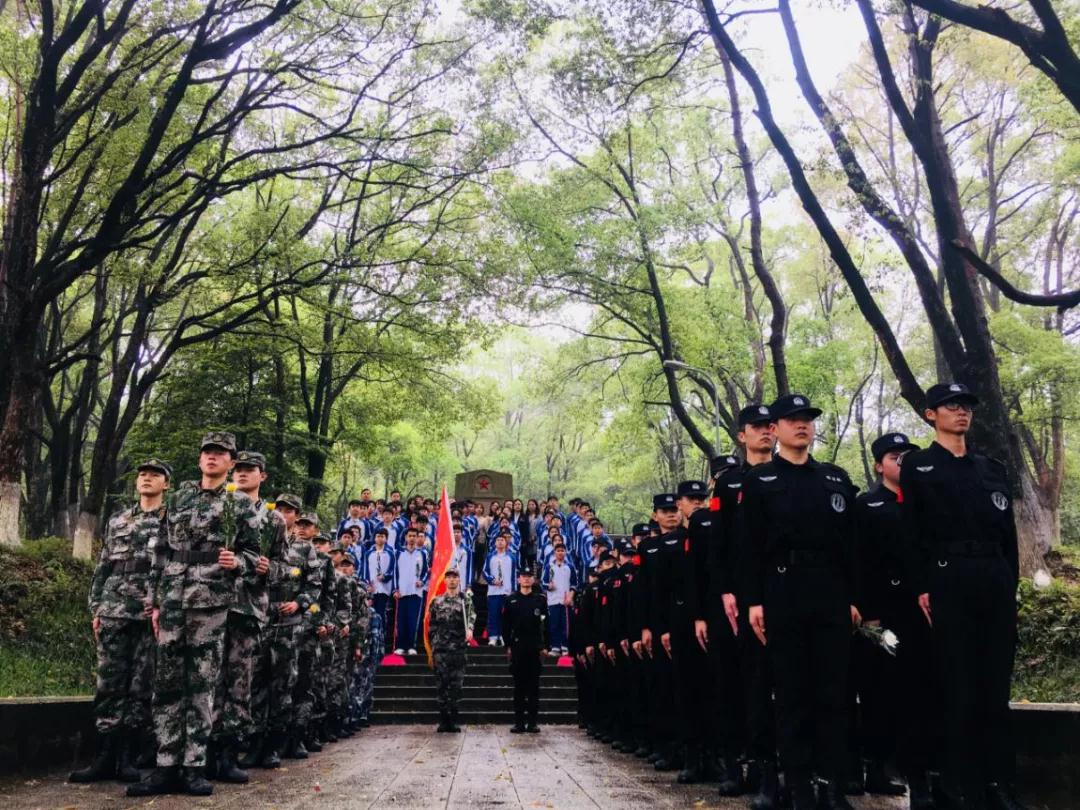 学习党史，致敬英雄---南昌向远轨道技术学校开展清明节祭扫主题团日活动