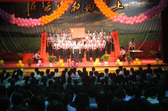 　南昌轨道学校举办“青春颂.唱响中国梦”合唱比赛