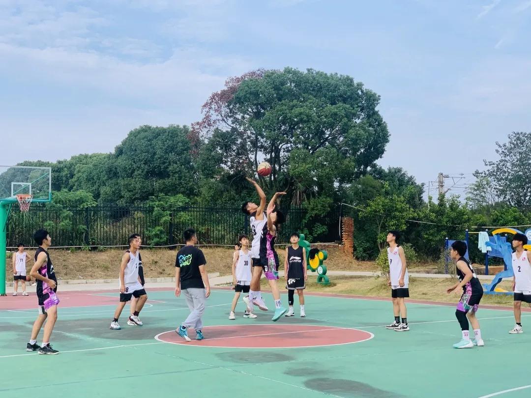 南昌向远轨道技术学校2021级“新生杯”篮球赛圆满落幕！