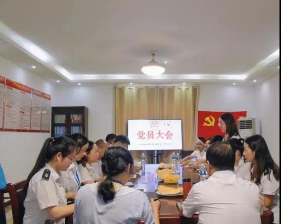 南昌向远轨道技术学校举行新党员入党宣誓暨老党员重温入党誓词仪式