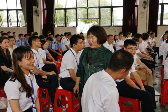 南昌大学陈建华教授莅临南昌向远轨道技术学校开展心理健康教育讲座