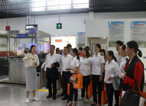 南昌向远轨道技术学校赴江西青年职业学院参加职业教育活动周校园开放日活动。