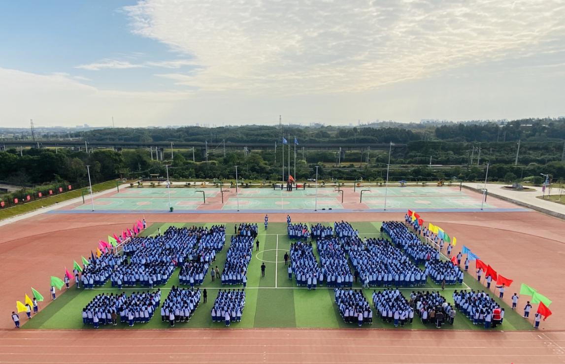 热烈祝贺南昌向远轨道技术学校第十三届秋季田径运动会开幕