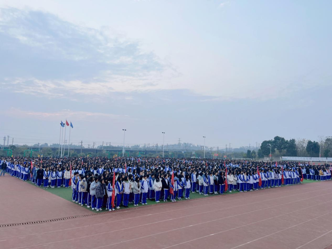 南昌向远轨道技术学校举行新学期第一周升旗仪式