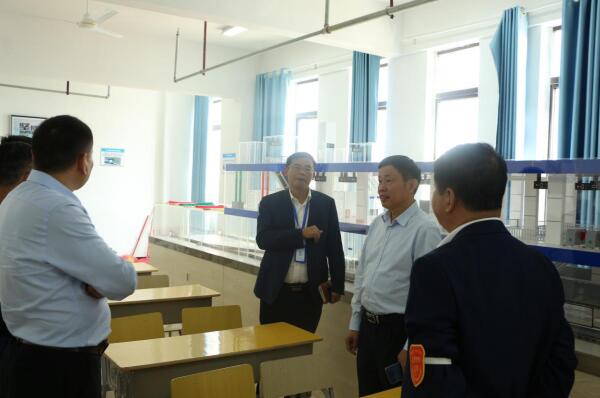 赣州应用技术职业学校来南昌向远轨道技术学校考察交流