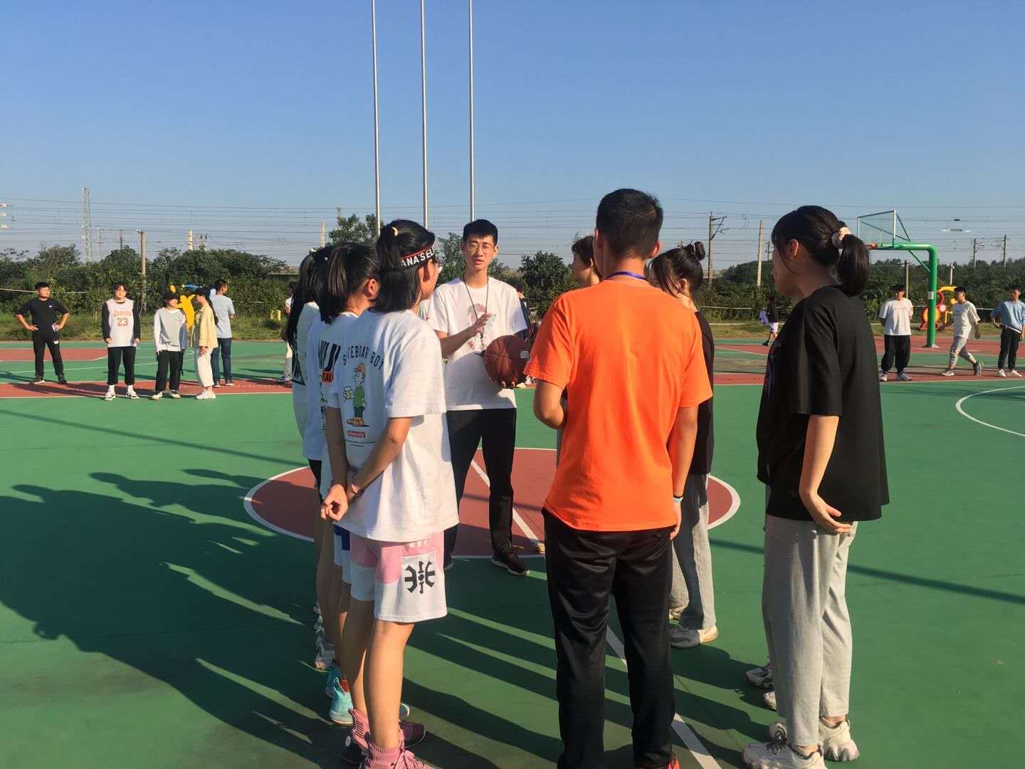 南昌向远轨道技术学校举办第十届“新生杯”篮球赛