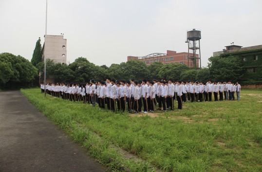 南昌向远轨道技术学校2016年春季新团员入团宣誓仪式