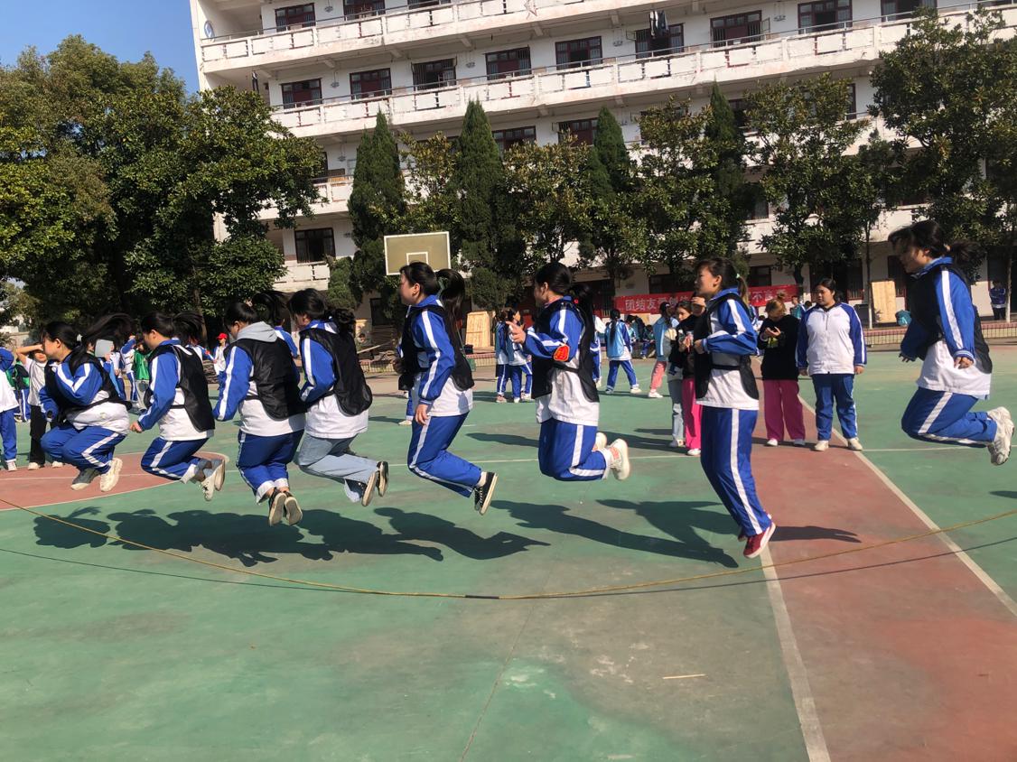 热烈祝贺南昌向远轨道技术学校第五届趣味运动会顺利召开