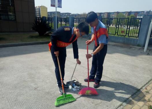 学雷锋 共筑美丽幸福家园南昌向远轨道技术学校