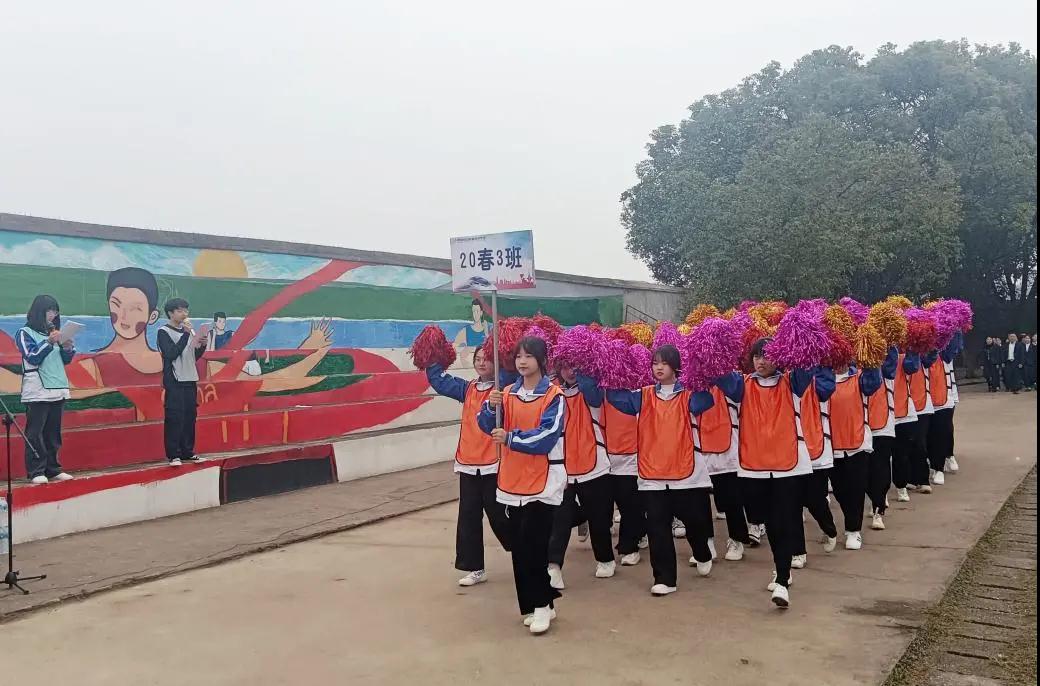 南昌向远轨道技术学校第六届趣味运动会顺利开幕