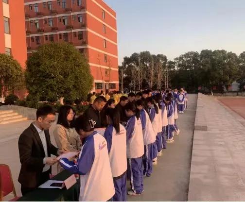 南昌向远轨道技术学校举行志愿者表彰大会