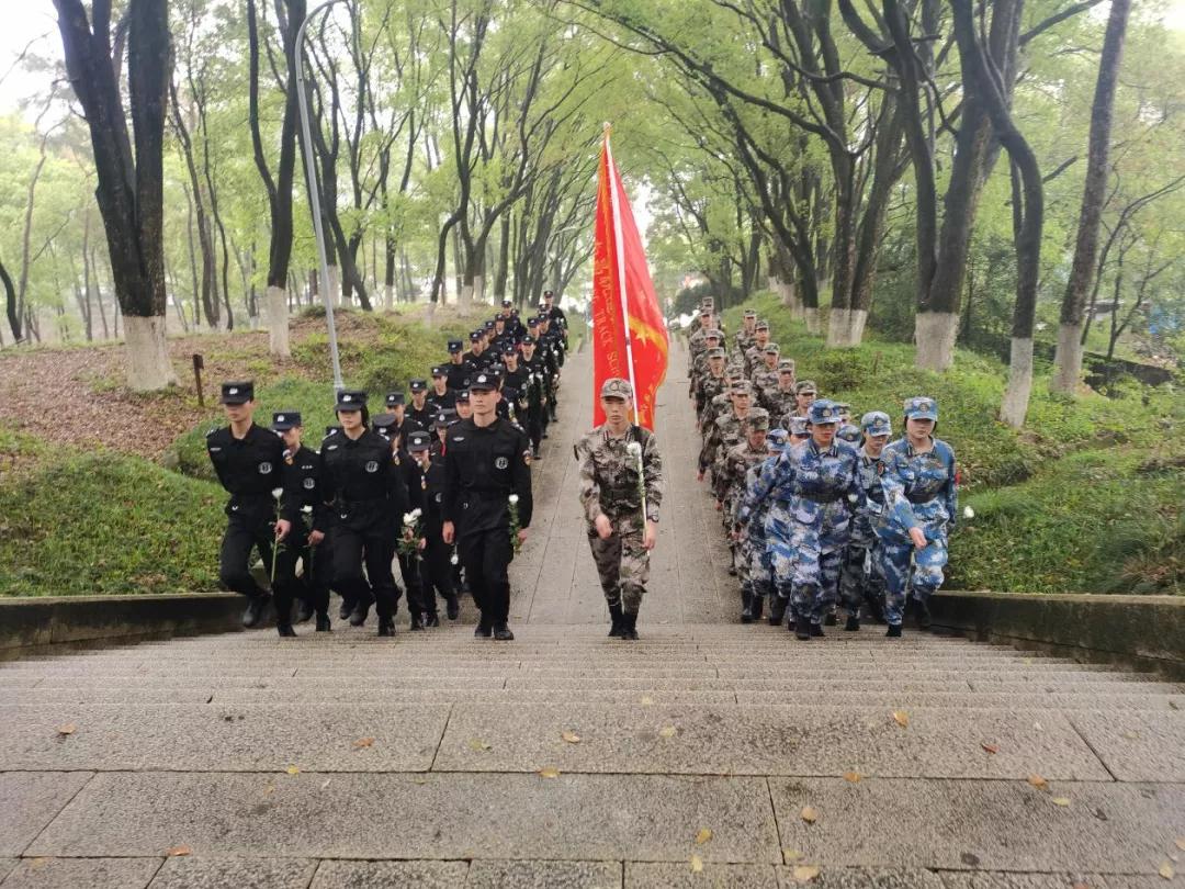 学习党史，致敬英雄---南昌向远轨道技术学校开展清明节祭扫主题团日活动