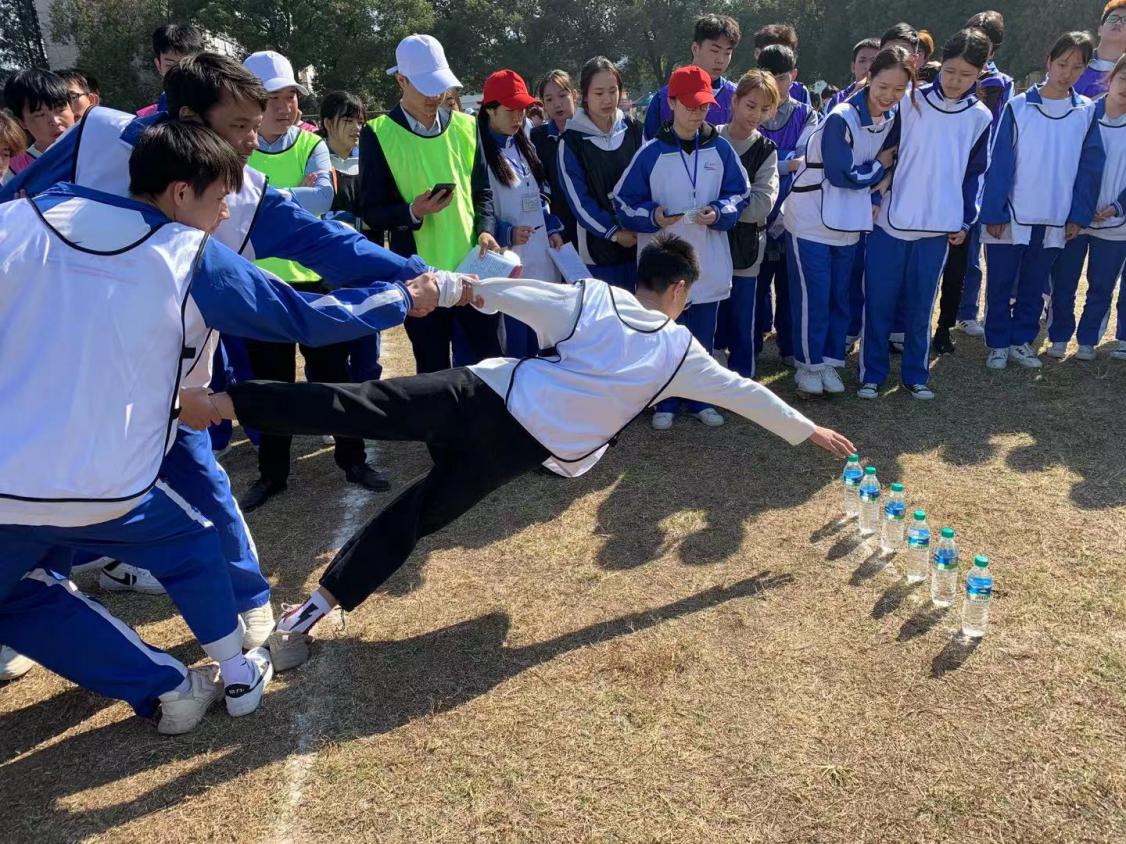 热烈祝贺南昌向远轨道技术学校第五届趣味运动会顺利召开