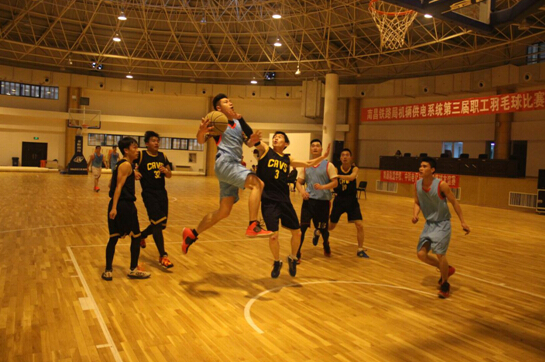 南昌向远轨道技术学校与中铁电化局南昌段举行篮球友谊赛