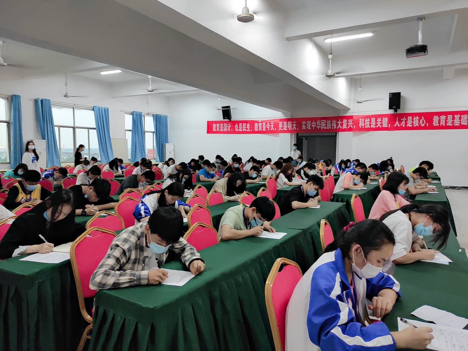 南昌向远轨道技术学校举行第十期团校结业考试