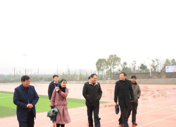 南昌市财政局、教育局领导干部一行莅临南昌向远铁路学校检查指导工作！