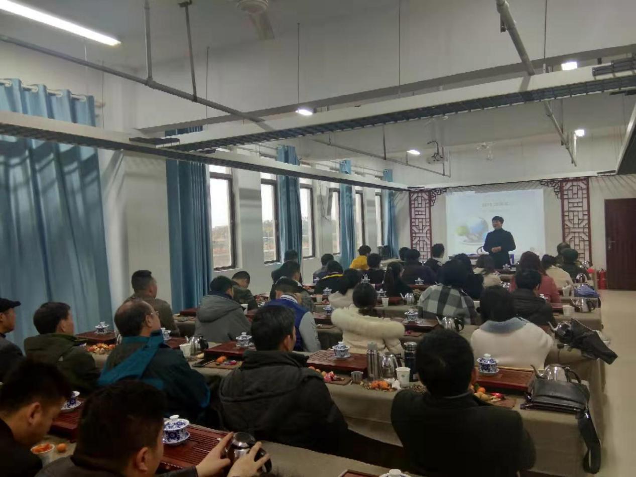 南昌向远轨道技术学校顺利召开2019-2020学年第一学期期末教师教学座谈会