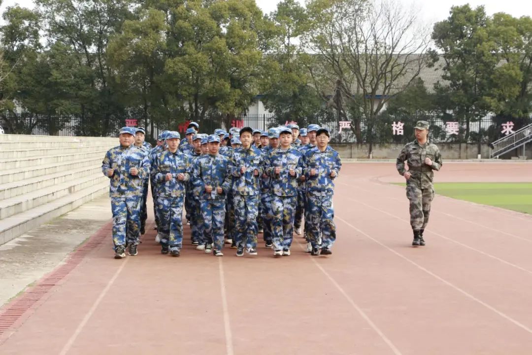 南昌向远轨道技术学校隆重举行2022年春季新生素质拓展成果展示暨表彰大会