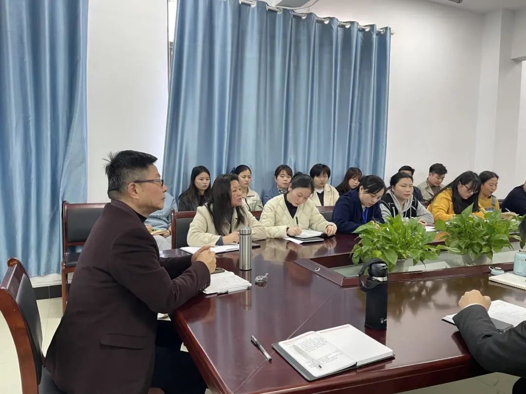 南昌向远铁路技术学校教务处召开学期初教师大会