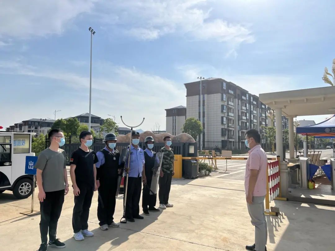 实战演练 防患未然-南昌向远轨道技术学校开展防暴反恐应急演练