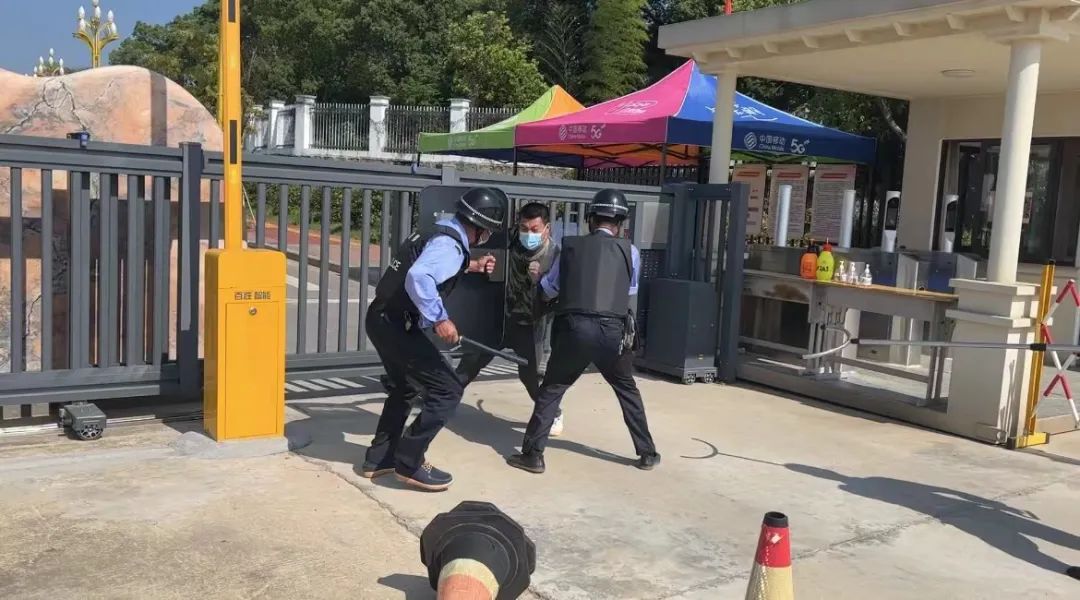 实战演练 防患未然-南昌向远轨道技术学校开展防暴反恐应急演练