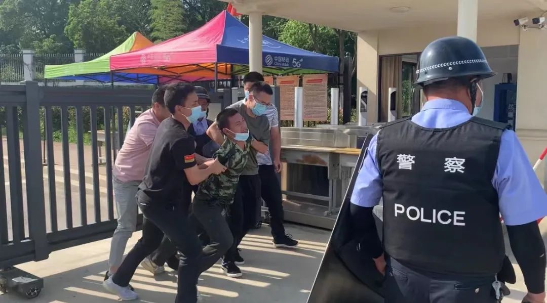 实战演练 防患未然-南昌向远轨道技术学校开展防暴反恐应急演练