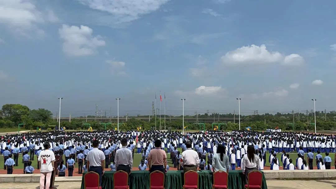 南昌向远轨道技术学校举行庆祝中国共产主义青年团成立100周年新团员入团仪式暨表彰大会