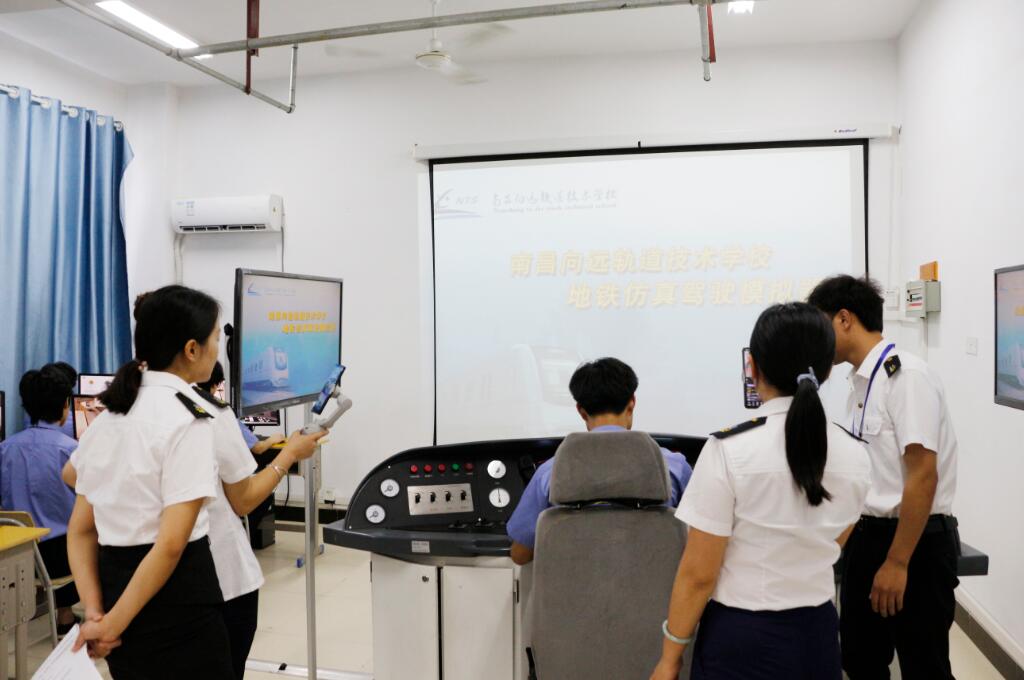南昌向远轨道技术学校开展职教宣传月系列活动之技能展示