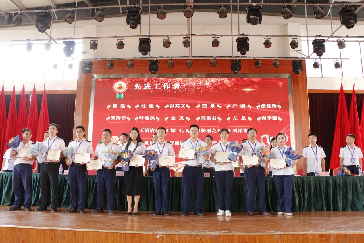 南昌向远轨道技术学校召开2021-2022学年先进教师大会