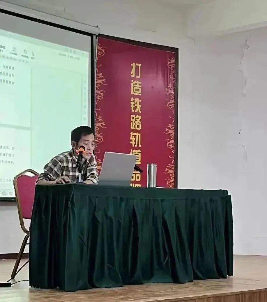 南昌向远轨道技术学校教务处组织老师学习宣传贯彻党的二十大会议精神