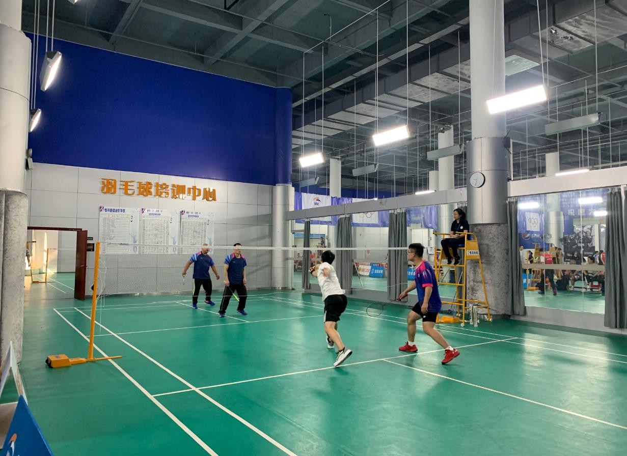 南昌向远轨道技术学校积极参与南昌市教科文卫体工会羽毛球比赛喜获佳绩