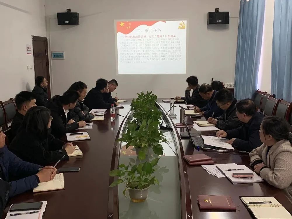 领导干部专题学习《中共南昌市委教育工委关于进一步加强中小学校意识形态工作的实施办法》