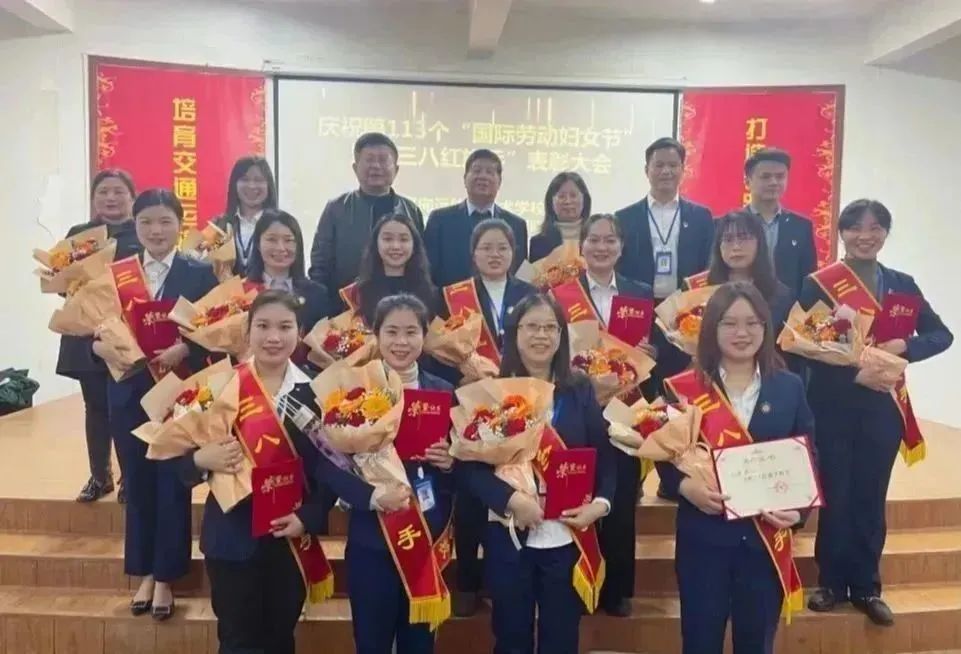 南昌向远轨道技术学校隆重召开庆祝“三八”妇女节表彰大会