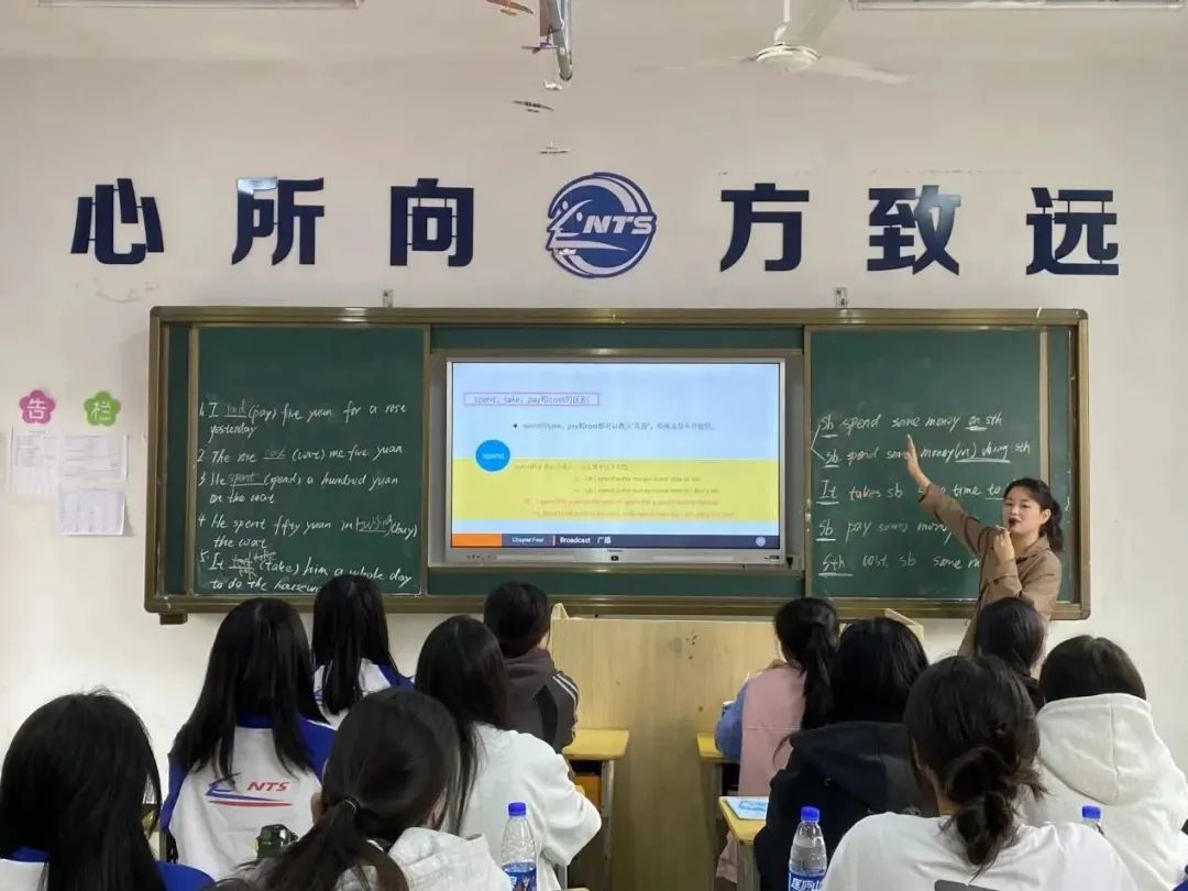 南昌向远轨道技术学校教师在南昌市中小学2022年“园丁杯”教学竞赛中荣获佳绩