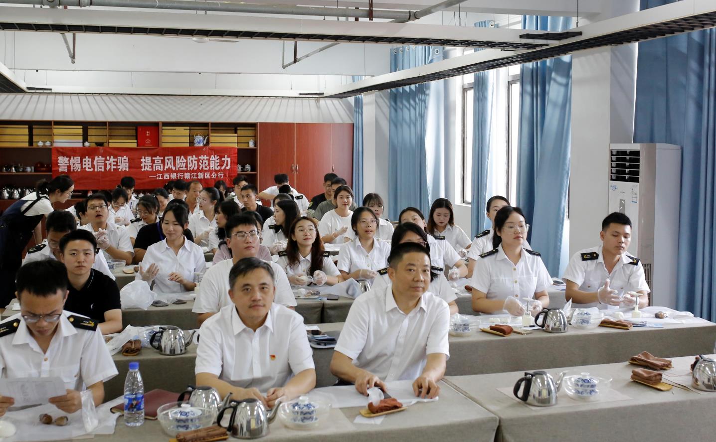 桃李芬芳至 金秋乘月来｜南昌向远轨道技术学校与江西银行赣江新区分行牵手开展教师节主题活动