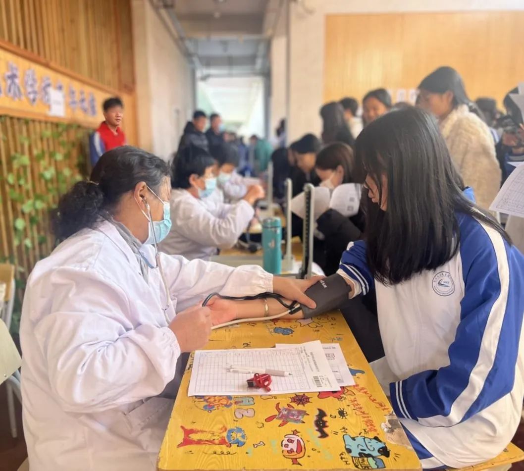 南昌向远轨道技术学校开展学生健康体检活动