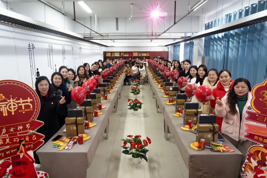 南昌向远轨道技术学校热烈庆祝“三八”国际劳动妇女节