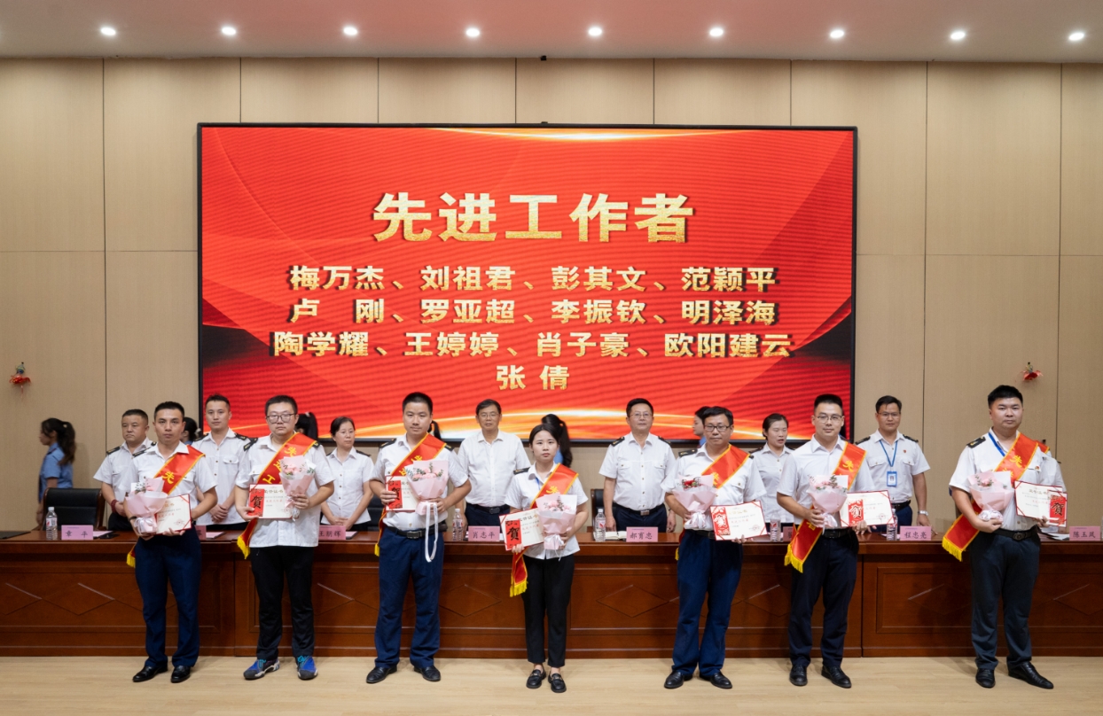 南昌向远轨道技术学校召开庆祝第40个教师节暨表彰大会