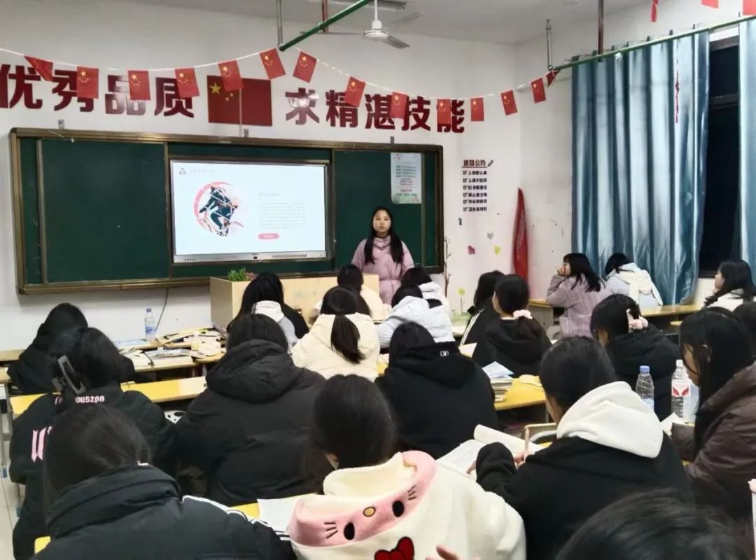 南昌向远轨道技术学校组织开展国家宪法日主题班会