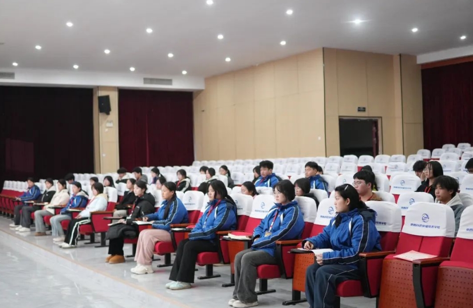 南昌向远轨道技术学校团委学生会召开新学期第一次全体大会