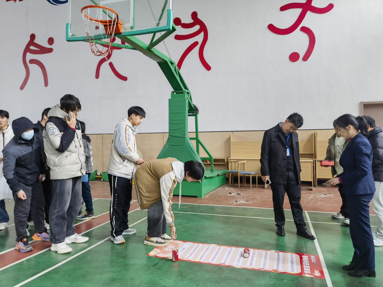 南昌向远轨道技术学校携手江西银行赣江新区分行成功举办“金融知识进校园”游园会
